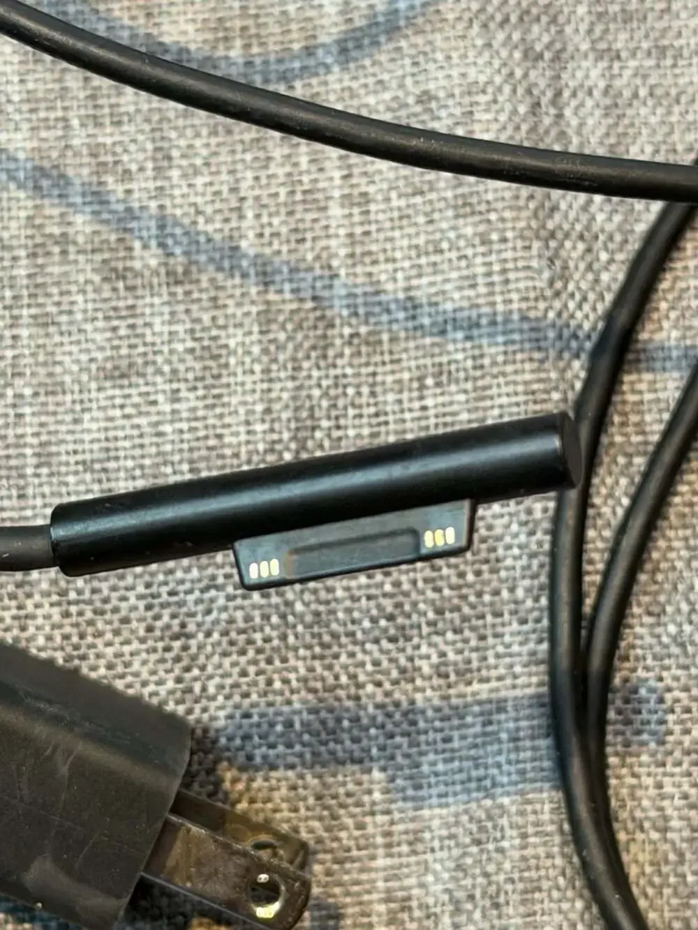 Microsoft Surface 65W Power Supply Black W8Y-00001/Q4Q-00001 - ,